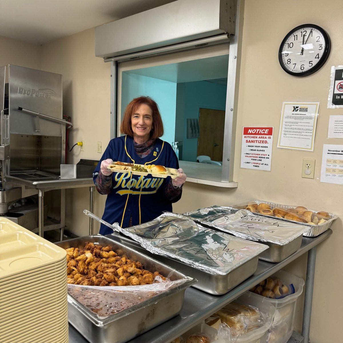 4SeasonsRotary's tweet image. Thanks to Past President Michele who represented us at the Hendersonville Rescue Mission and served lunch in November! #Peopleofaction #RotaryGeek 💙💛 #adventureinservice #rotary7670