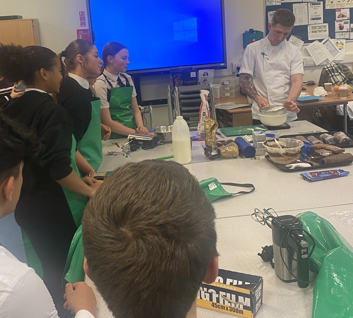 LornshillEnt's tweet photo. What a treat in Hospitality today, ex pupil Dylan Turner took time out of his day to work with Miss Francis’ S3 and S4 pupils - showing them various skills - Dylan is currently working as a chef at Gleneagles Hotel; we are so proud to hear that has followed his dreams 👨🏼🍳 https://t.co/9WF0isyFwu