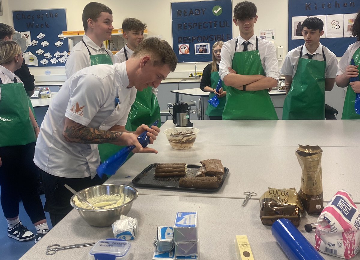 LornshillEnt's tweet photo. What a treat in Hospitality today, ex pupil Dylan Turner took time out of his day to work with Miss Francis’ S3 and S4 pupils - showing them various skills - Dylan is currently working as a chef at Gleneagles Hotel; we are so proud to hear that has followed his dreams 👨🏼🍳 https://t.co/9WF0isyFwu