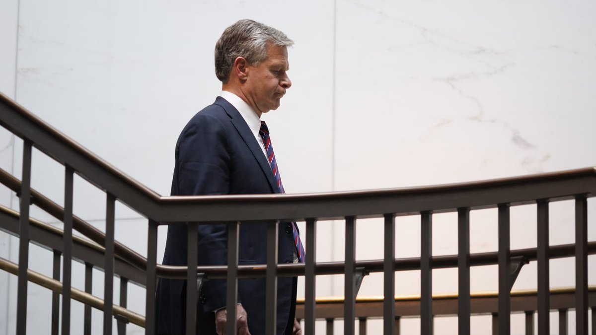C_NyaKundiH's tweet photo. FBI Director Christopher Wray steps down. https://t.co/CtzDWZ4g8j
