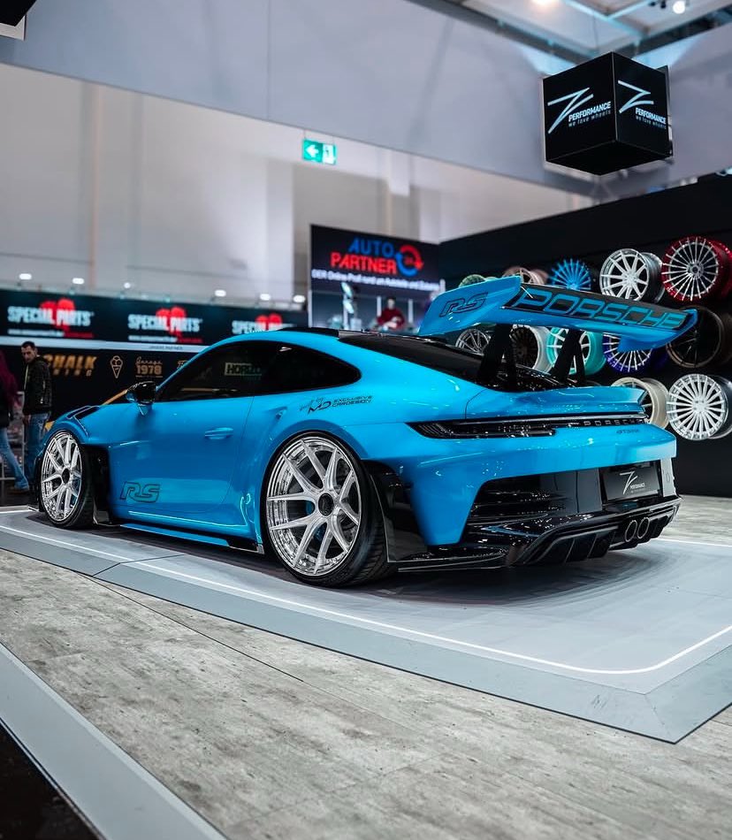 Jordan92338366's tweet photo. 992 GT3RS Weissach in PTS Riviera Blue 🥶 https://t.co/lC8dQuwSoG