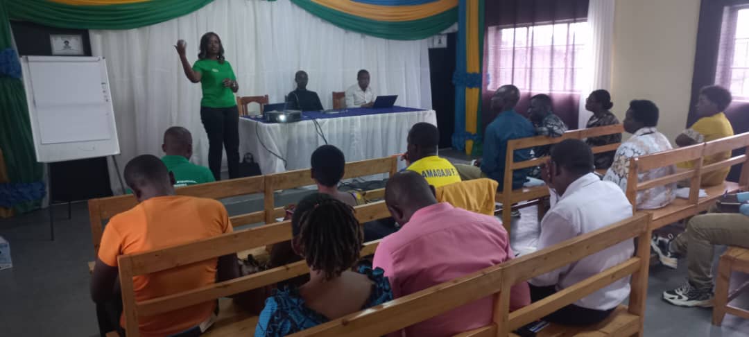 IFAWE2024's tweet photo. Today IFAWE organization continued its waste management workshop in Gasaka sector of Nyamagabe District, key wastes managers discussed challenges and possible ways to manage wastes.
IFAWE scrap for the promotion of a family welfare living in a safe environment. @Nyamagabe https://t.co/evvrg9DK36