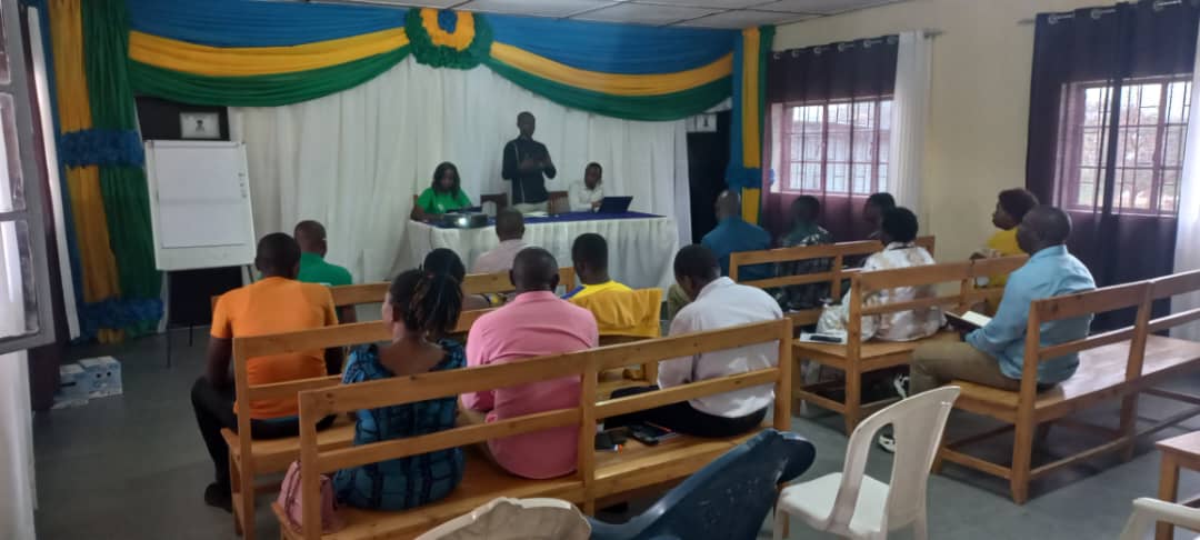 IFAWE2024's tweet photo. Today IFAWE organization continued its waste management workshop in Gasaka sector of Nyamagabe District, key wastes managers discussed challenges and possible ways to manage wastes.
IFAWE scrap for the promotion of a family welfare living in a safe environment. @Nyamagabe https://t.co/evvrg9DK36