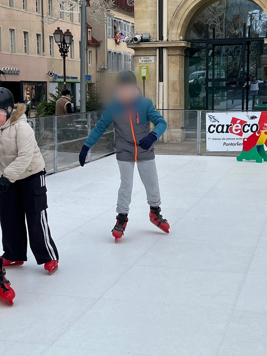 Merci à <a href="/VieDePontarlier/">Vie de Pontarlier</a> de nous avoir offert la patinoire mardi !! Mes chercheurs d’envie du <a href="/MalrauxCollege/">Collège Malraux Pontarlier</a> se sont éclatés ! Qu’est-ce qu’on a ri ! Et c’est quand même ça notre priorité : voir un beau sourire sur leurs visages ❄️🙂 #perseverancescolaire