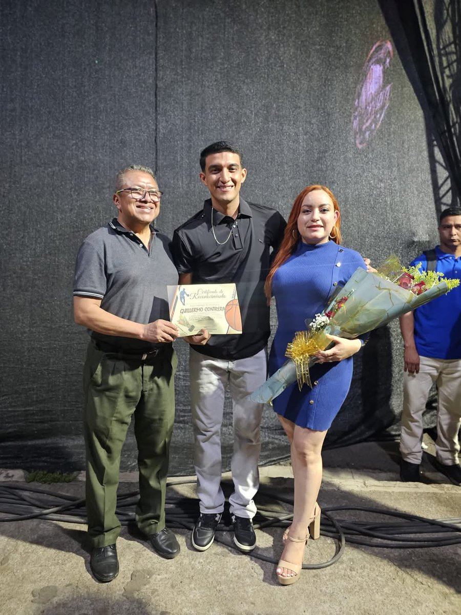 Como parte de sus acercamientos con la población, nuestra alcaldesa de La Unión Sur, <a href="/Victoriag_sv/">Victoria Gutiérrez Salmerón</a>, visitó el barrio Honduras, donde los habitantes celebraron sus fiestas en un ambiente seguro y de total tranquilidad. 🙌🏻🤩