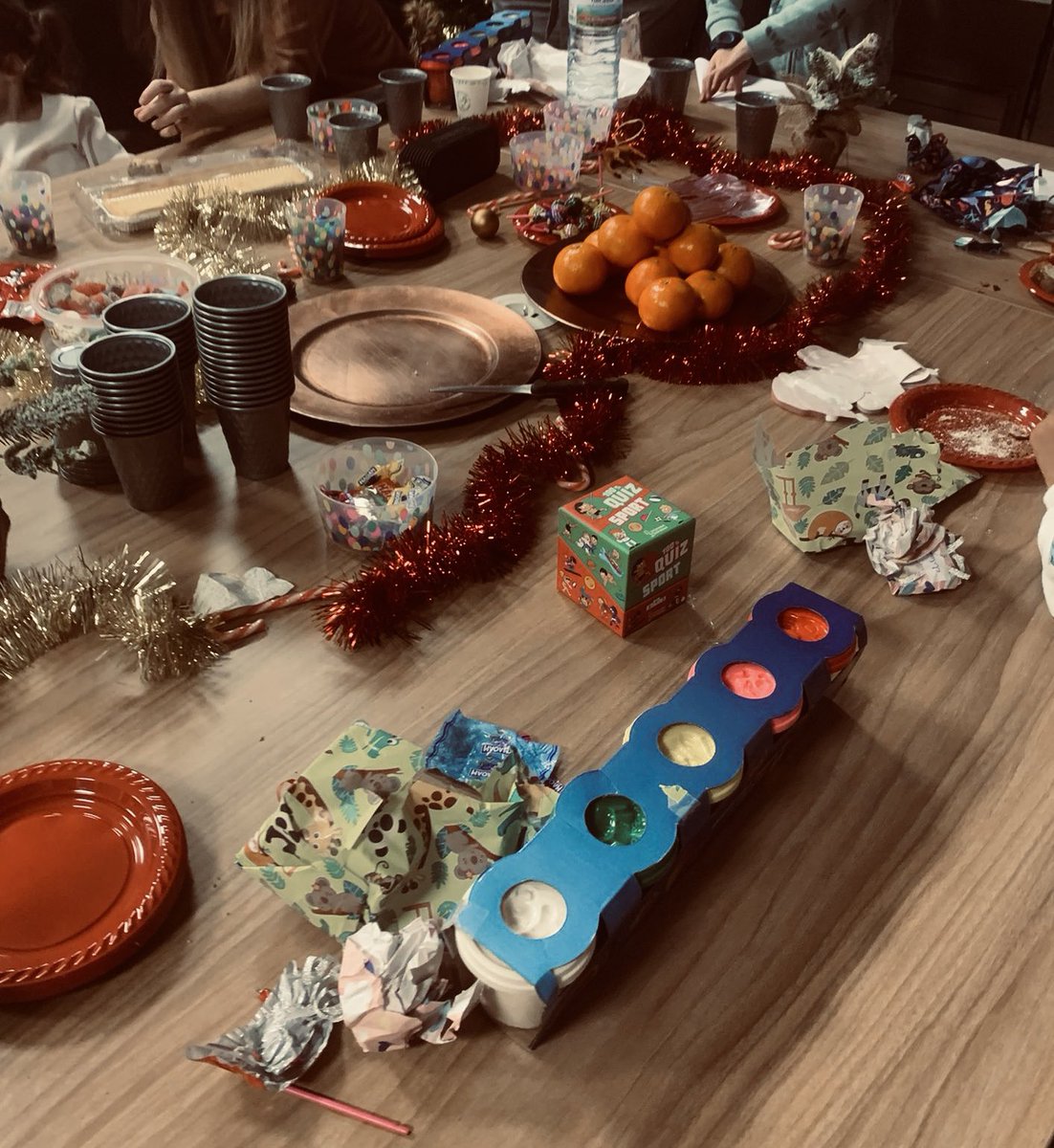 Le Père Noël était de passage au Barreau de Senlis, apportant des rires, de la joie et des cadeaux pour mettre des étoiles dans les yeux, même chez les plus grands! 🤫 🎄 💫