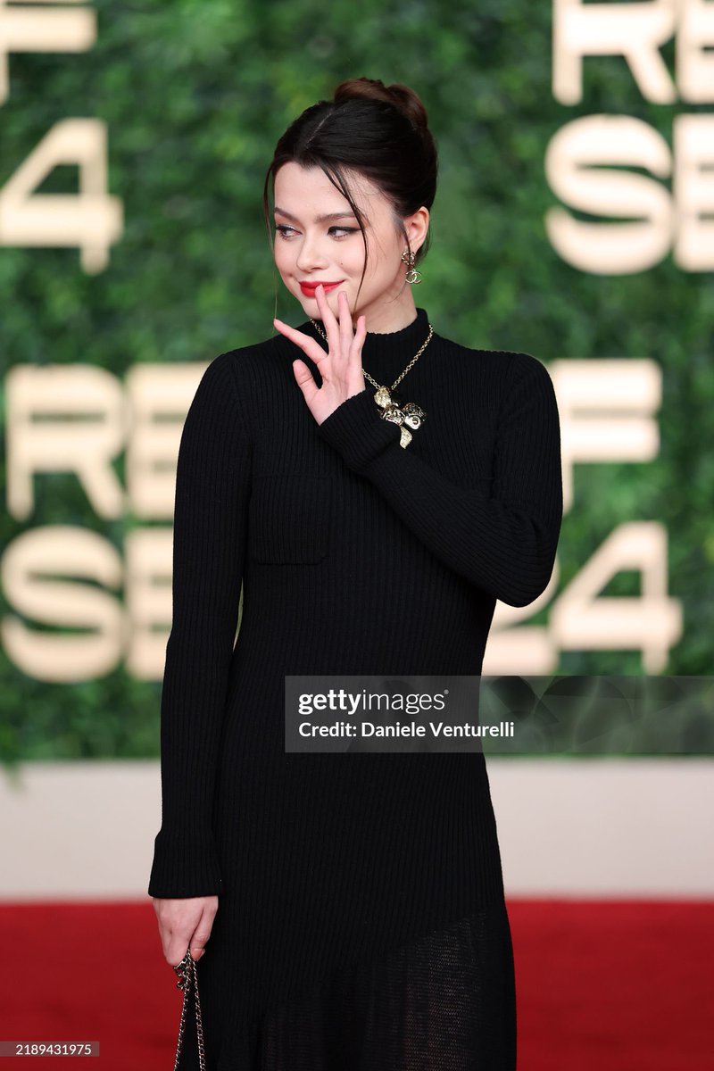 There's something important that Rebecca has that cannot be imitated and that is:

✨ Class ✨ 

What a goddess!!

#BeckyXRedSeaFilm #RedSeaIFF24 #ChanelxBecky #beckysangels #BeckyArmstrong
<a href="/RedSeaFilm/">RedSeaFilm</a>
<a href="/AngelssBecky/">Becky Armstrong</a>