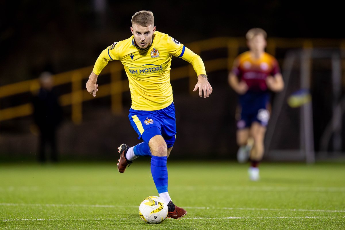 Keenan Patten (<a href="/PattenKeenan/">KeenanPatten</a>) in action for <a href="/BarryTownUnited/">Barry Town United</a> v <a href="/CardiffMetFC/">Cardiff Met Football Club</a> (2-1) in <a href="/CymruLeagues/">JD Cymru Leagues 🏴󠁧󠁢󠁷󠁬󠁳󠁿</a> Premier at <a href="/JennerPark3G/">Jenner Park</a> yesterday evening.
