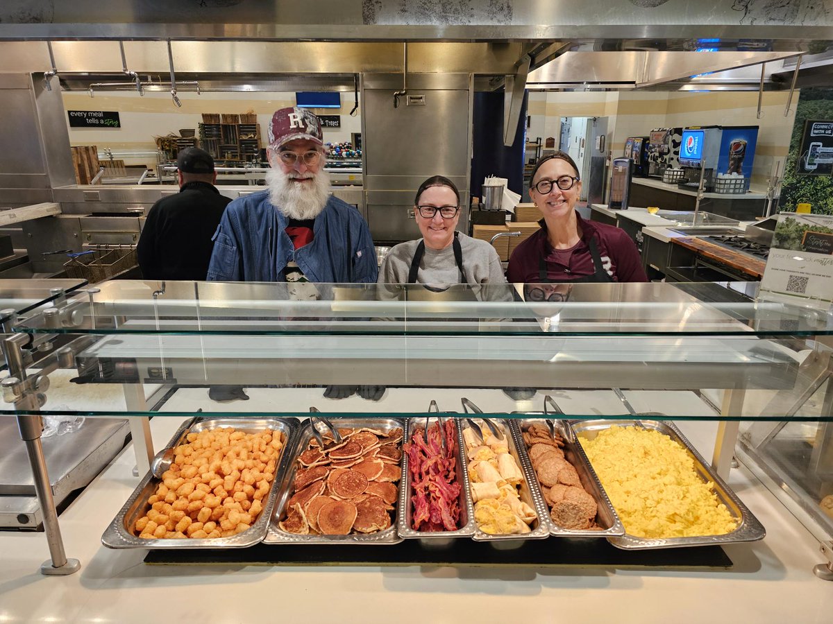 KristaNewkirk's tweet photo. Late-night breakfast during finals week is a U of R favorite, and this year was no exception! Thanks to our incredible Student Affairs team, DAWGS, and Harvest Table, we served over 549 students—and had a blast! Happy holidays and the best of luck on your finals, Bulldogs! https://t.co/zAYD8Tq8yr