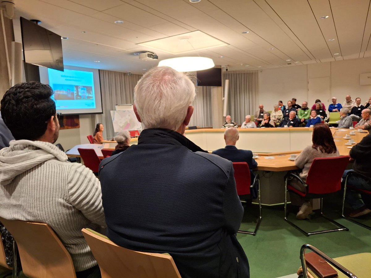 SGPOldebroek's tweet photo. Vanavond is een inwonersavond voor nieuwe inwoners van de gemeente Oldebroek. Onder andere de wijkheld van Oldebroek wordt geïnterviewd door burgemeester Haseloop. Verder is de Oldebroeker klederdrachtgroep aanwezig met uitleg over de kleding en het boerderijmuseum. https://t.co/i1Z5QTwuDI