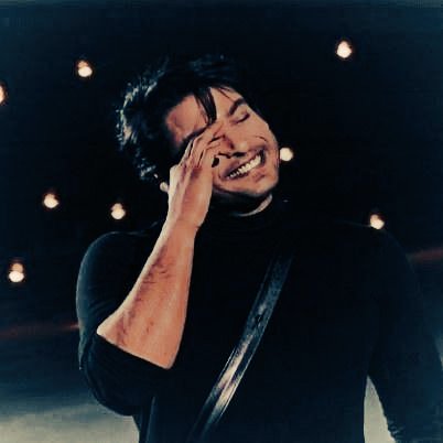 Suno sidharth
Aise hi hns rhe ho na
Dilo me aj bhi phle se bs rhe ho yhan
Aj yad thoda jyada aoge
Sitaro k sath jb jhilmilaoge
Jab kl roshni suraj ki phli ayegi
 Baten hmari tum tk phuch jayengi
Aj sirf pyar rkho 
Jldi jane wali shikayten kbhi bad me ayngi 🤍🥹
#HBDSidharthShukla