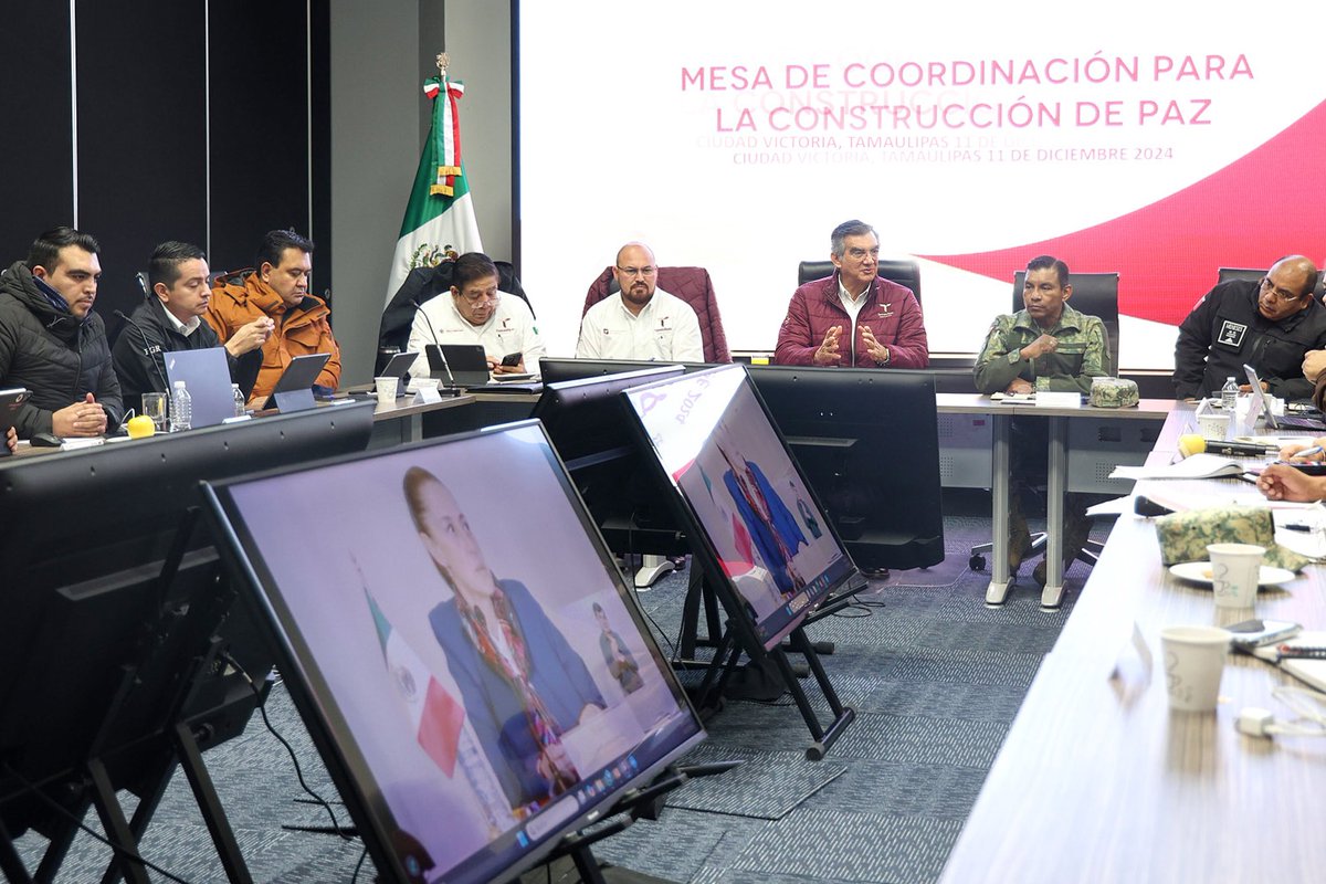Hoy, en la Mesa de Construcción de Paz, les compartí a todos el mensaje de nuestra presidenta: "Si la autoridad elegida por el pueblo no atiende personalmente todos los días, es difícil coordinar a las fuerzas."

Con ese compromiso, seguimos trabajando diariamente junto a las