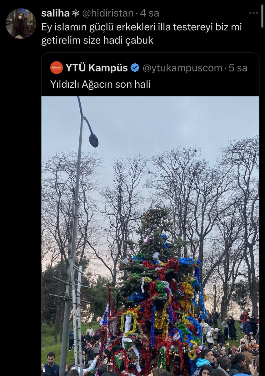 İslam diye ağlayıp rahatsız olduğu olaya bak. Öğrencilerin yeni yıl sevinci ve ağaç süslemesi. 13 yaşındaki kızlara kuşak bağlanırken hiç sesiniz çıkmıyordu Saliha. Ötede zırla hadi