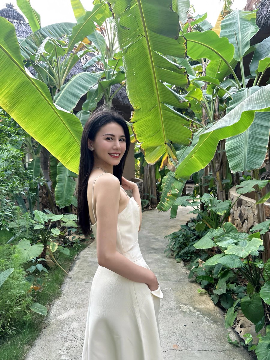 Life is short. After a hundred years, there will be no you and no me. We work hard all our lives, but we cannot take away a single brick or tile. We persist all our lives, but we cannot take away a single bit of love, hatred, or grudge. Therefore, we have no time to quarrel, to