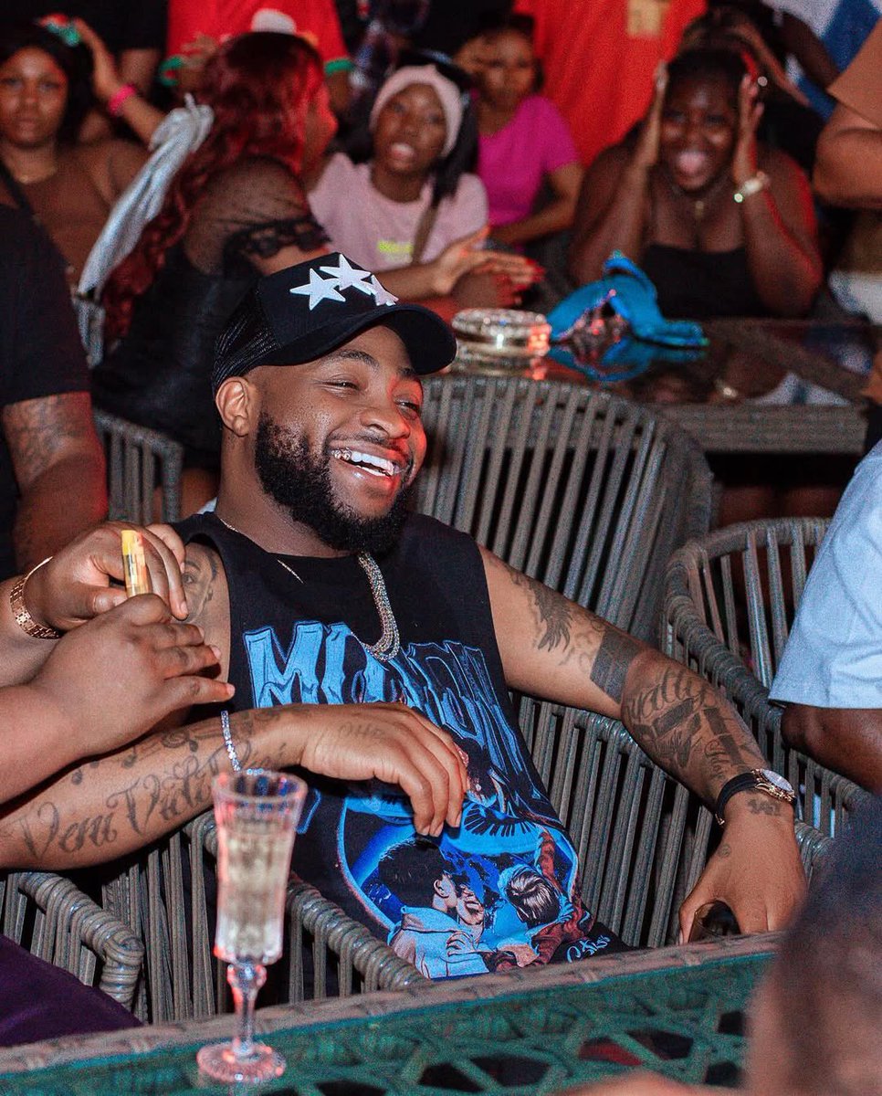 thebigdammy's tweet photo. we all know that Davido is finer than wizkid. https://t.co/o3mBN76Ifc