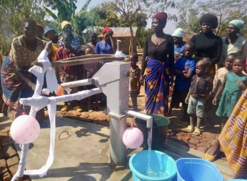 DMR830's tweet photo. @IngLivingWaters Joni Village, Malawi, water is clean, so diseases like cholera are no longer a concern, and animals are healthy thanks to @ingomarlivingwaters @heavensfamily https://t.co/YQ9ZUyigxO https://t.co/mMnJM3T2sR