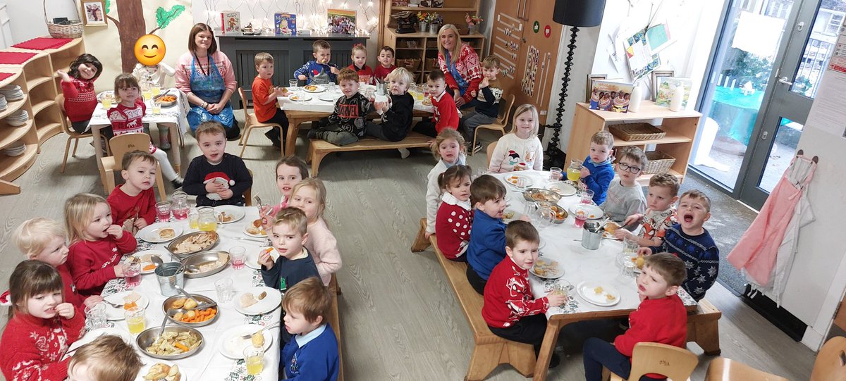 We all looked very festive today in our Christmas jumpers. 🎄🧑‍🎄 We had a lovely Christmas lunch. Thank you to our school catering staff and Caroline, our nursery catering assistant. It was delicious. 😋 🤶