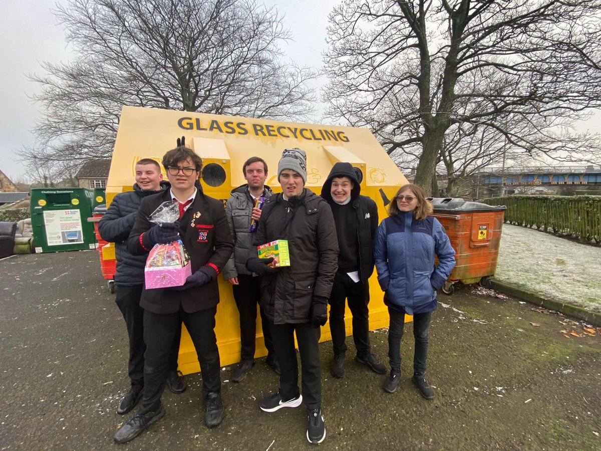 It was a chilly day today for our volunteers!☃️❄️🛒
Next week is our last week glass collecting of 2024! A special thank you to our neighbours for supporting us! 
Our glass collecting service will resume Wednesday 15th January 2025! #REACH #DoE