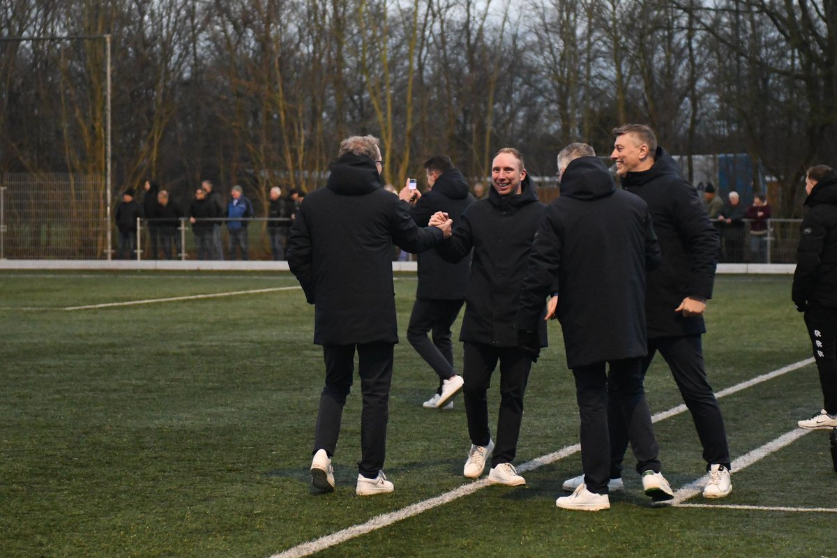 De 1e seizoenshelft zit erop met <a href="/fcsurhusterfean/">FC Surhústerfean</a> Mooi om te zien hoe we stappen blijven maken en verder gaan waar we vorig seizoen gebleven waren! Motivatie om nog beter te worden 📈Even rust en dan weer volle focus op de eerstvolgende wedstrijd #stapvoorstap #TEAM 🔵🟠