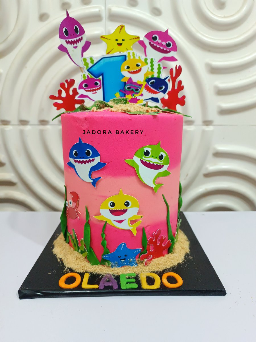 jadora_bakery's tweet photo. 🎶 Baby Shark doo doo doo! 🎉  

Dive into fun with this vibrant underwater-themed cake by Jadora Bakery, specially made for Olaedo’s first birthday! 🦈🌊 Featuring playful ocean characters, edible "sand," and a pop of color. 

📩 DM us to bring your dream cake ideas to life. https://t.co/Oluhflis2x
