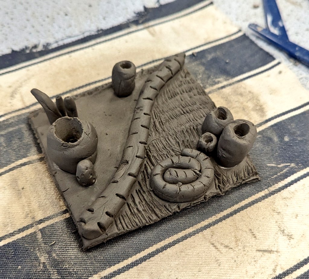ArmthorpeArt's tweet image. Microscopic Clay tiles are in progress... Year 9 🐚🔬#NaturalForms #Microscopic #Clay