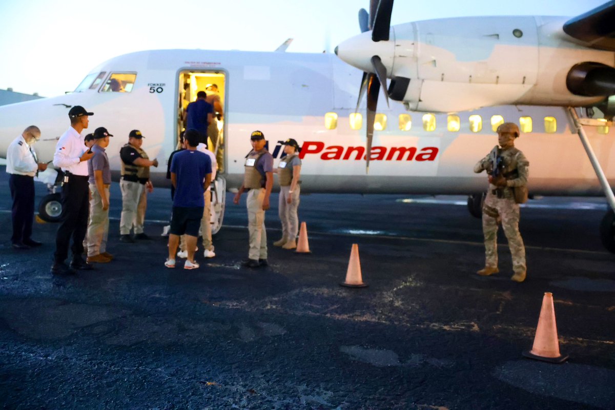 #Nacionales Panamá realizó la operación de deportación de 25 hombres y 7 mujeres hacia Colombia 🇨🇴 , de igual manera 3 ciudadanos fueron expulsados por las autoridades de <a href="/migracionpanama/">Migración Panamá</a>, como parte del acuerdo internacional entre Estados y Panamá en materia migratoria.