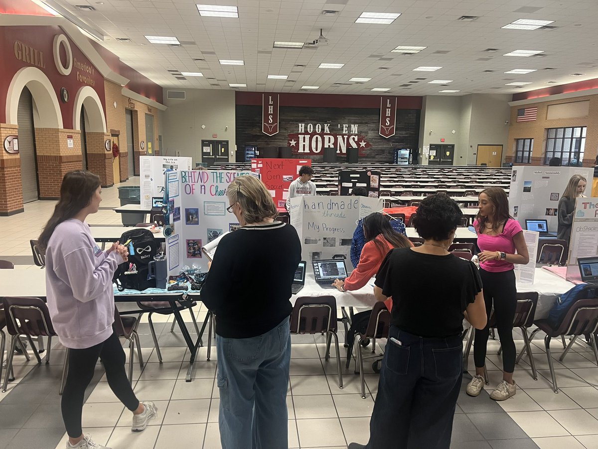 HalterLaura's tweet photo. #lhs20time  My favorite part of Advanced Comp every year! https://t.co/jQKDJnqRGN