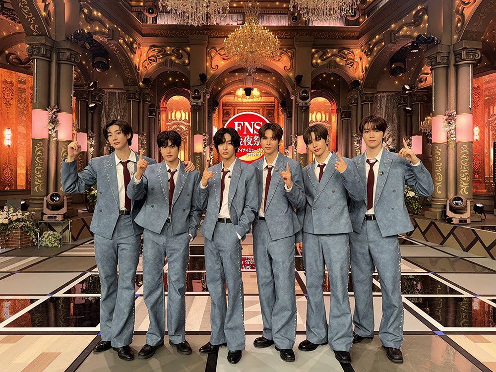 RIIZE_official's tweet photo. ‘연말’ 라이즈, 일본으로! ‘FNS 가요제’ + ‘주간 나이나이 뮤직’ 출연 화제
현지 데뷔 동시에 차트 1위 → 3개월 만에 연말 특집 방송까지 접수

https://t.co/U30IHPOJ37

#RIIZE #라이즈 #RISEandREALIZE https://t.co/7fhScBHgOF