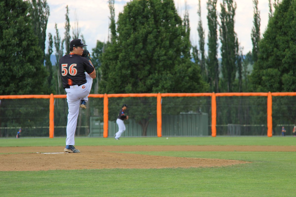 JPEmbassyAU's tweet photo. Embassy Minister Yamaguchi was honoured to pitch the first ball of Japan Night, @CanberraCavalry's yearly celebration of🇯🇵🇦🇺#baseball on Fri! Takada @YDB__56 @ydb_yokohama started for the cavalry against @SydneyBlueSox⛈️stopped the game, but they came back on Saturday💪@ryobl134 https://t.co/wQ5OY3UokN