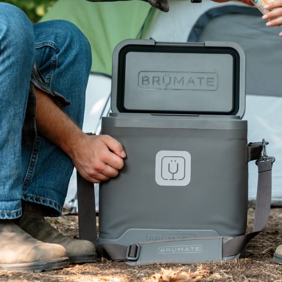 SourcepointKC's tweet image. A whole NEW way to chill 🥶. The BruMate MagPack keeps up to 24 cans cold, and ice frozen, for over 24 hours. 

#BruMate #NewProductDrop #Coolers #YourLogoHere #Sourcepoint