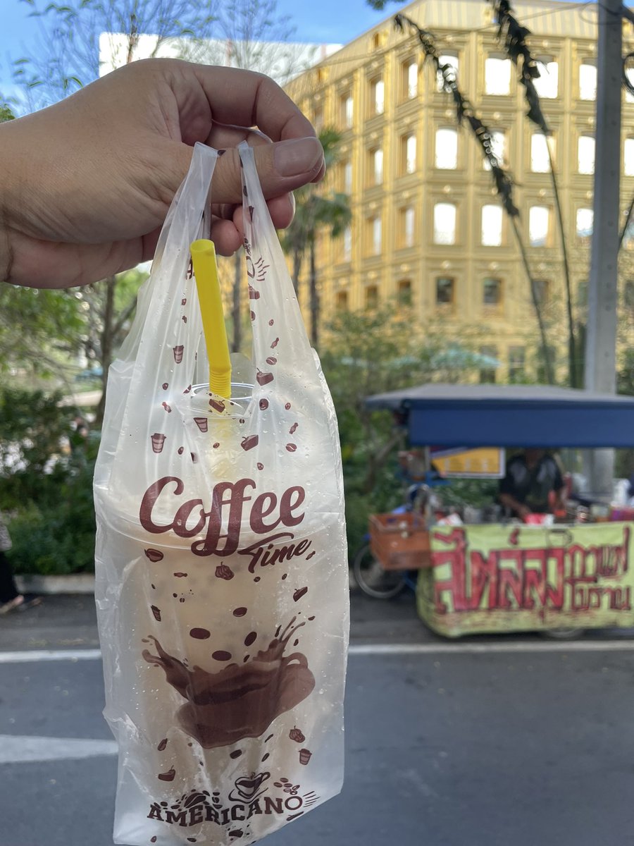 9Jax's tweet photo. แวะซื้อกาแฟที่ Dior Cafe สาขานี้เปิดแต่เช้า https://t.co/L8dnLpd7vV
