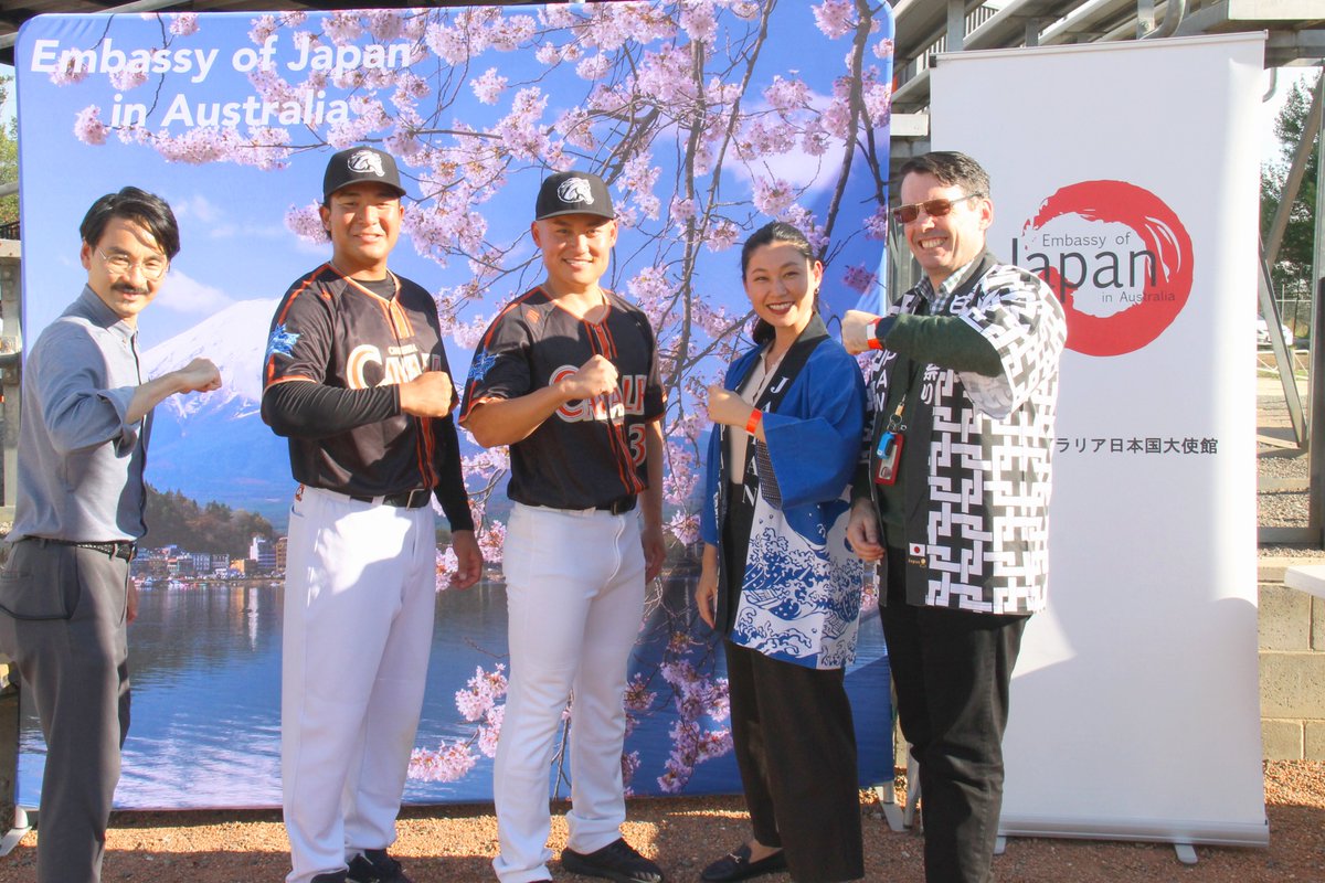 JPEmbassyAU's tweet photo. Embassy Minister Yamaguchi was honoured to pitch the first ball of Japan Night, @CanberraCavalry's yearly celebration of🇯🇵🇦🇺#baseball on Fri! Takada @YDB__56 @ydb_yokohama started for the cavalry against @SydneyBlueSox⛈️stopped the game, but they came back on Saturday💪@ryobl134 https://t.co/wQ5OY3UokN