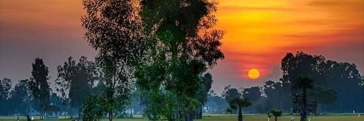 न जी भर के देखा न कुछ बात की
बड़ी आरज़ू थी मुलाक़ात की