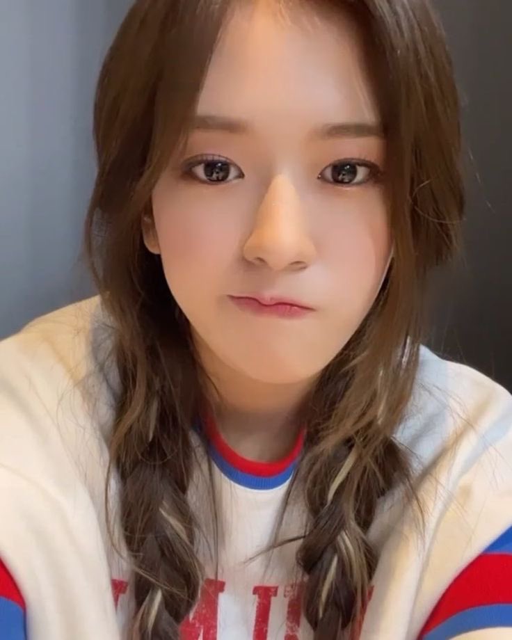 ughyujin's tweet photo. good morning to her only https://t.co/yrJnxkI2aw
