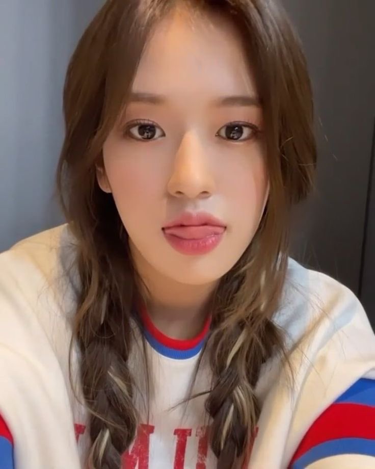 ughyujin's tweet photo. good morning to her only https://t.co/yrJnxkI2aw