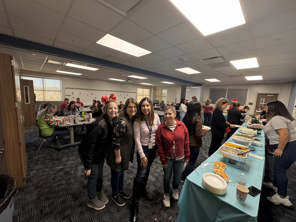 🦊HUGE thank you to our amazing RCFE PTA for the incredible luncheon today! Our teachers &amp; staff were so grateful 💙Big shout out to <a href="/BlackBearDiner/">Black Bear Diner</a> <a href="/ChickfilA/">Chick-fil-A, Inc.</a> <a href="/rudysbbq/">Rudy's Bar-B-Q</a>