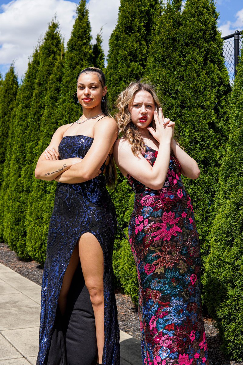 AlanScheu's tweet image. These 2 ladies for Fishers are special. They have been best friends for years, bided their time on some deep talented teams without complaints, and always stood up for each other. Gotta love them! Can’t believe it’s Senior year. 😢 @allison_scheu @Nevaeh_Dickman @FHSLadyTigersBB