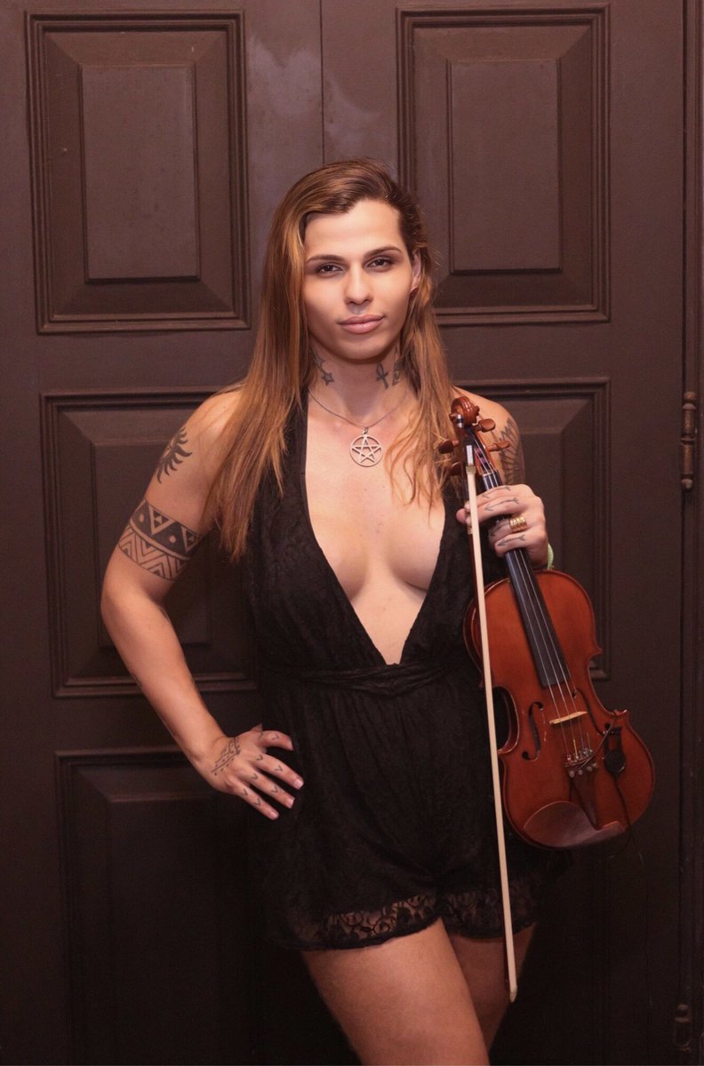 nathaliaviolin's tweet photo. 🖤🎻🤍 https://t.co/PB0b3JIahV