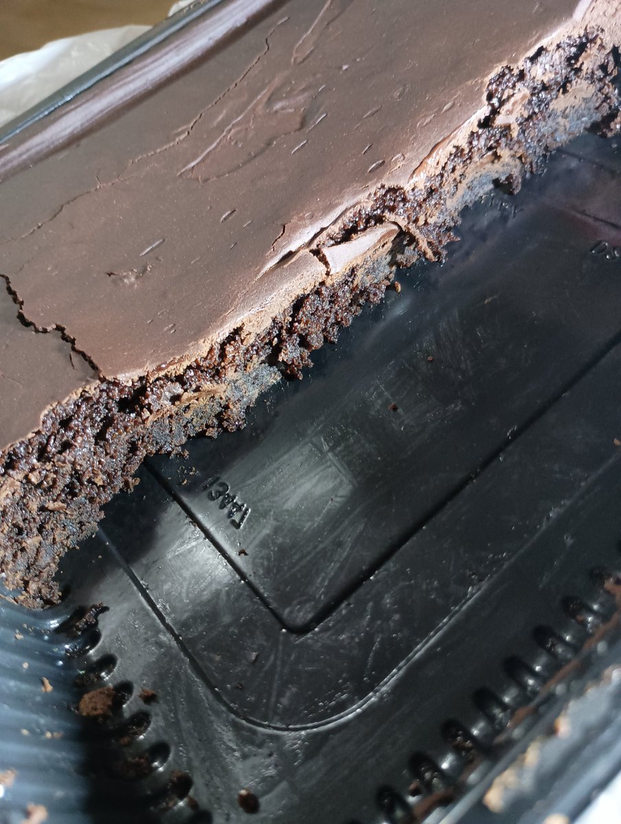 fatsnackvac's tweet photo. this weeks daily bonus snack is #kroger #bakeryfresh #chocolate #brownie with #fudgeicing #snack #snacks #obese #big #fat #man had it with leftover donuts #wk1 https://t.co/YxwUkscdIy