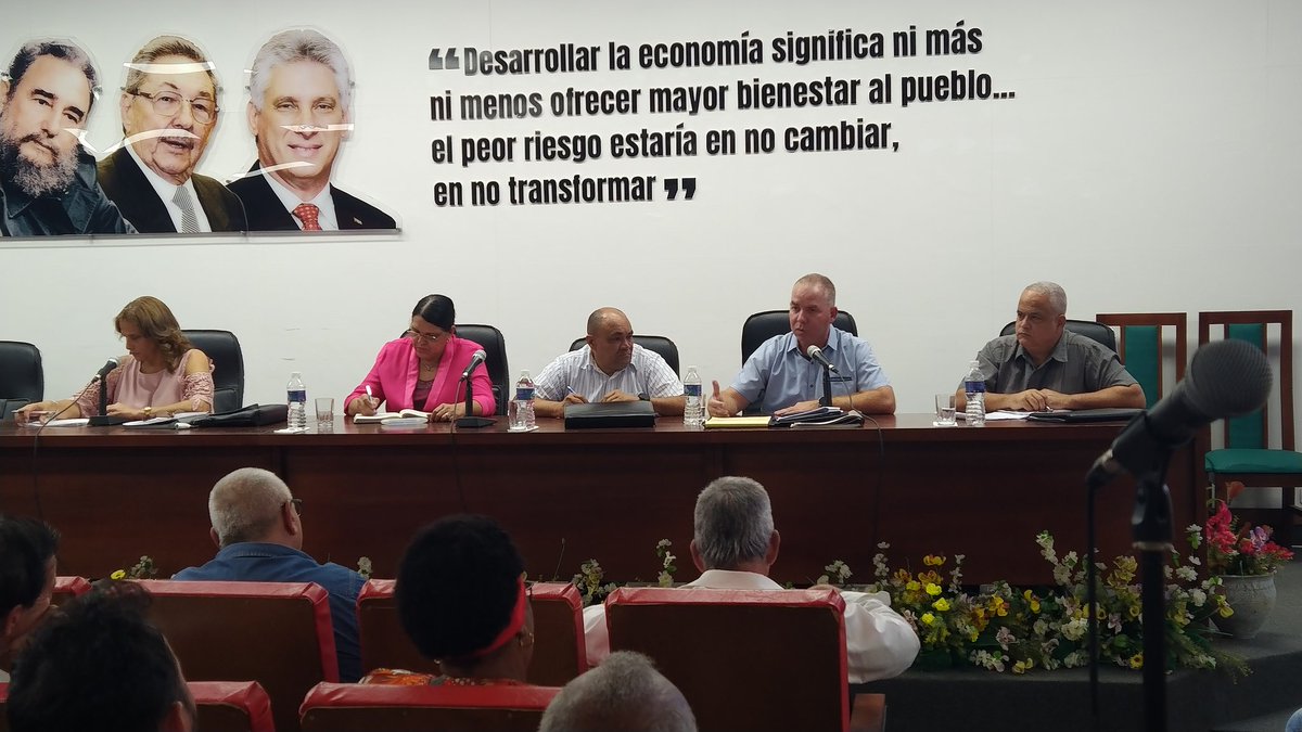 BetsyDazVelzqu2's tweet photo. En la mañana de hoy realizamos encuentro con actores económicos no estatales para intercambiar sobre la resolución 56/2024 que establece el ordenamiento de la comercialización mayorista y minorista y otras normas jurídicas relacionadas con este tema.
#ComercioMayoristaCuba https://t.co/nvTNlLBVbd