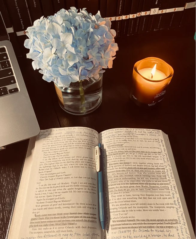 845Winifred's tweet photo. A good book will take you for a stroll around your soul. https://t.co/sY7laBg8dN