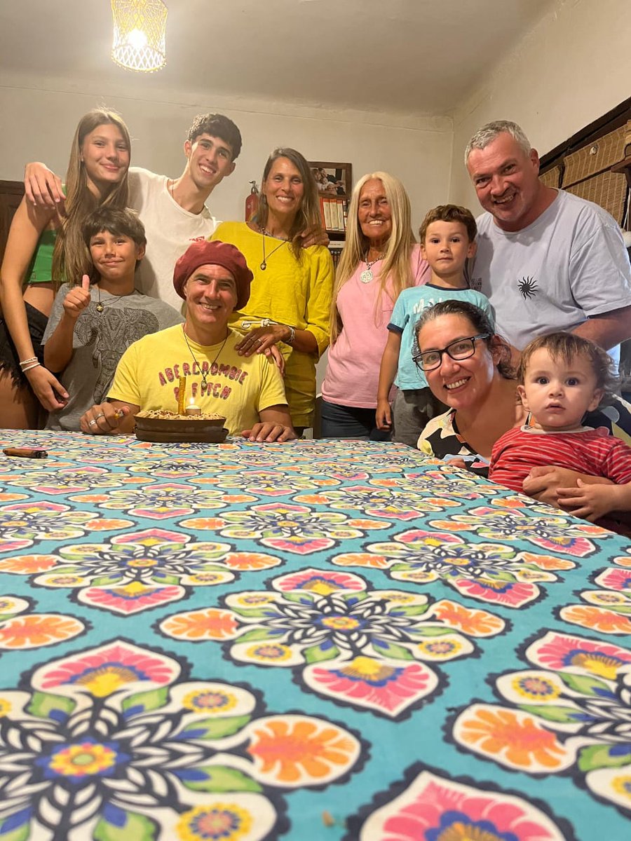 🎂 Como dice Dolina "El cumpleaños tiene algo de malo que denota el paso del tiempo, nos recuerda nuestra finitud. Siempre hay algo de melancolía en el cumpleaños, salvo cuando uno es chico"

😘 De cualquier manera, gracias a todos por los mensajes y buenos deseos. Se aprecian.