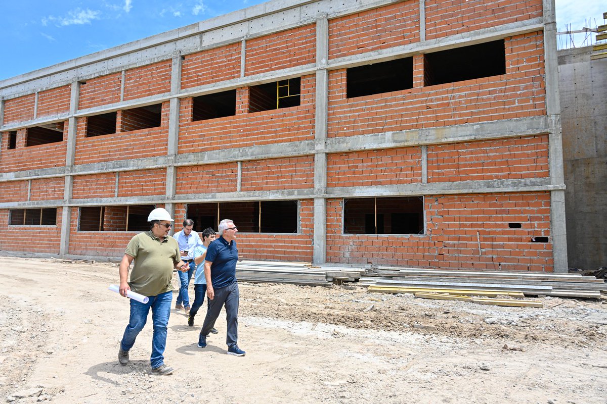 ZNVISION's tweet image. .@ZamoraJulio : “Es un orgullo ver como el esfuerzo de los vecinos y la dedicación de esta gestión nos permite realizar la obra más importante del @MunicipioTigre  | Zona Norte Visión
#dedicación #esfuerzo #gestión #JulioZamora #MunicipiodeTigre #Obra #Orgullo #VECINOS