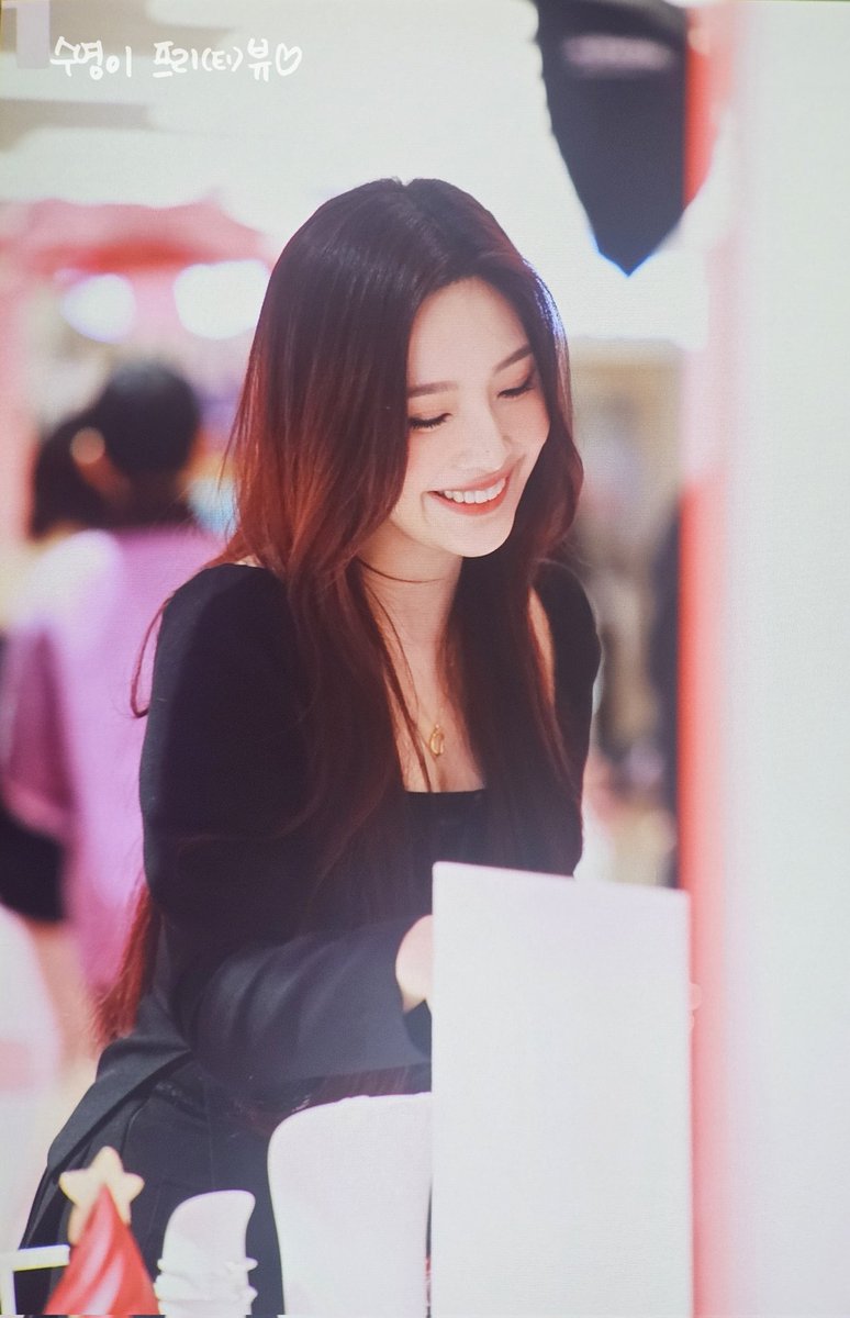 WNCJOY's tweet photo. 241212 판도라 팝업
#조이 #레드벨벳 #Joy #Redvelvet #박수영 #ジョ https://t.co/SHCeMGVXwh