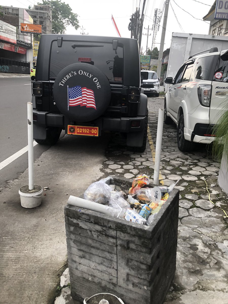 popobumitantra's tweet photo. Sampah https://t.co/W21IFM5gEl