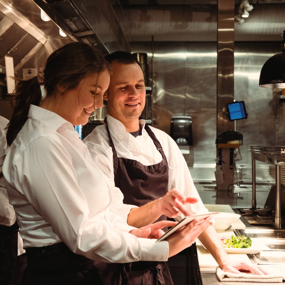 The #restaurant industry is embracing AI! With 55% planning a tech upgrade next year, AI-powered platforms like Restoke simplify BOH management to increase efficiency and help your restaurant succeed.

💡 Learn more: bit.ly/3VxkL8O

#RestaurantTech #AI #Hospitality