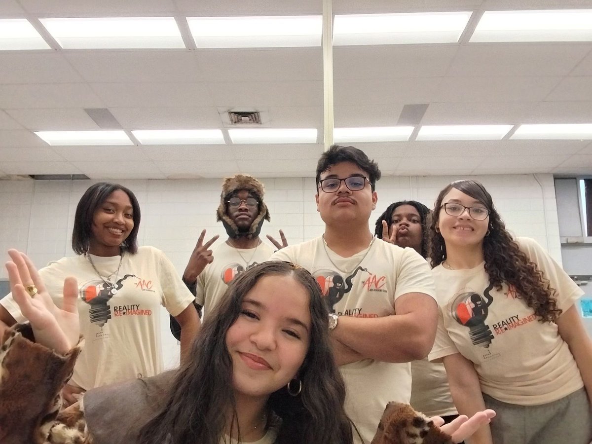 Commercial Art @ TBT (@mytbtart) on Twitter photo Last week, our Creative Titan officers represented at TBTâs Open House, showcasing their passion for art & inspiring future Titans!
Apply now! The application window closes Dec. 31. Visit mytbt.org to apply!
#TitanPride #CreativeTitansOfTampaBay <a href="/myTBThs/">Tampa Bay Tech HS</a> Last week, our Creative Titan officers represented at TBTâs Open House, showcasing their passion for art & inspiring future Titans!
Apply now! The application window closes Dec. 31. Visit mytbt.org to apply!
#TitanPride #CreativeTitansOfTampaBay <a href="/myTBThs/">Tampa Bay Tech HS</a>