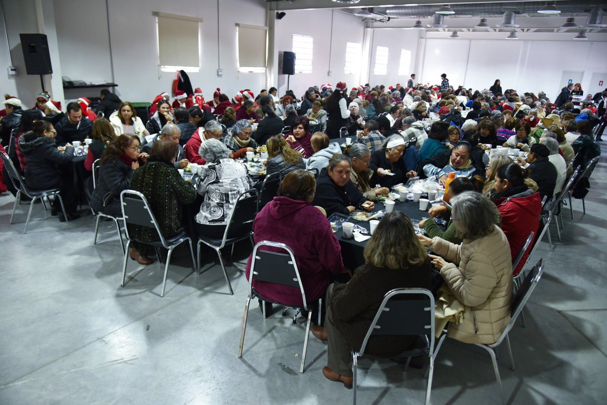 DIF_Saltillo's tweet photo. En un ambiente de alegría, celebramos la tradicional Posada de nuestros Adultos Mayores 🧑🎄🎅en el Salón Polivalente DIF Saltillo, en el que refrendamos los lazos de afecto que nos unen 🪅 #DIFSaltillo #SaltilloNosUne https://t.co/nc2ibFVrWK