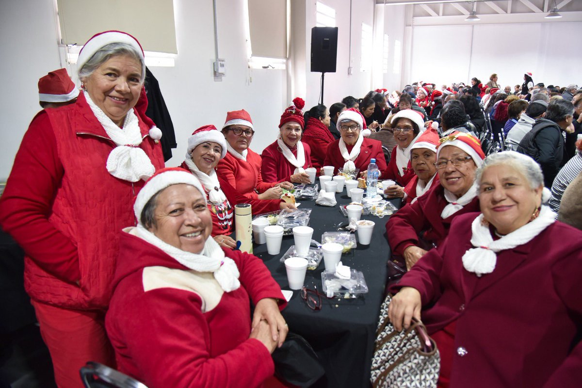 DIF_Saltillo's tweet photo. En un ambiente de alegría, celebramos la tradicional Posada de nuestros Adultos Mayores 🧑🎄🎅en el Salón Polivalente DIF Saltillo, en el que refrendamos los lazos de afecto que nos unen 🪅 #DIFSaltillo #SaltilloNosUne https://t.co/nc2ibFVrWK