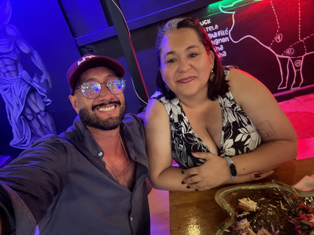 AbogadoFeroz's tweet photo. El club del matambre a la pizza 🤣🤣🤣 #ElPersonal #Matambre #Cumpkeañeros @MissNemesis_ @krystirivero 🇧🇷🎉🍖🍷 https://t.co/8kffzG1jv3